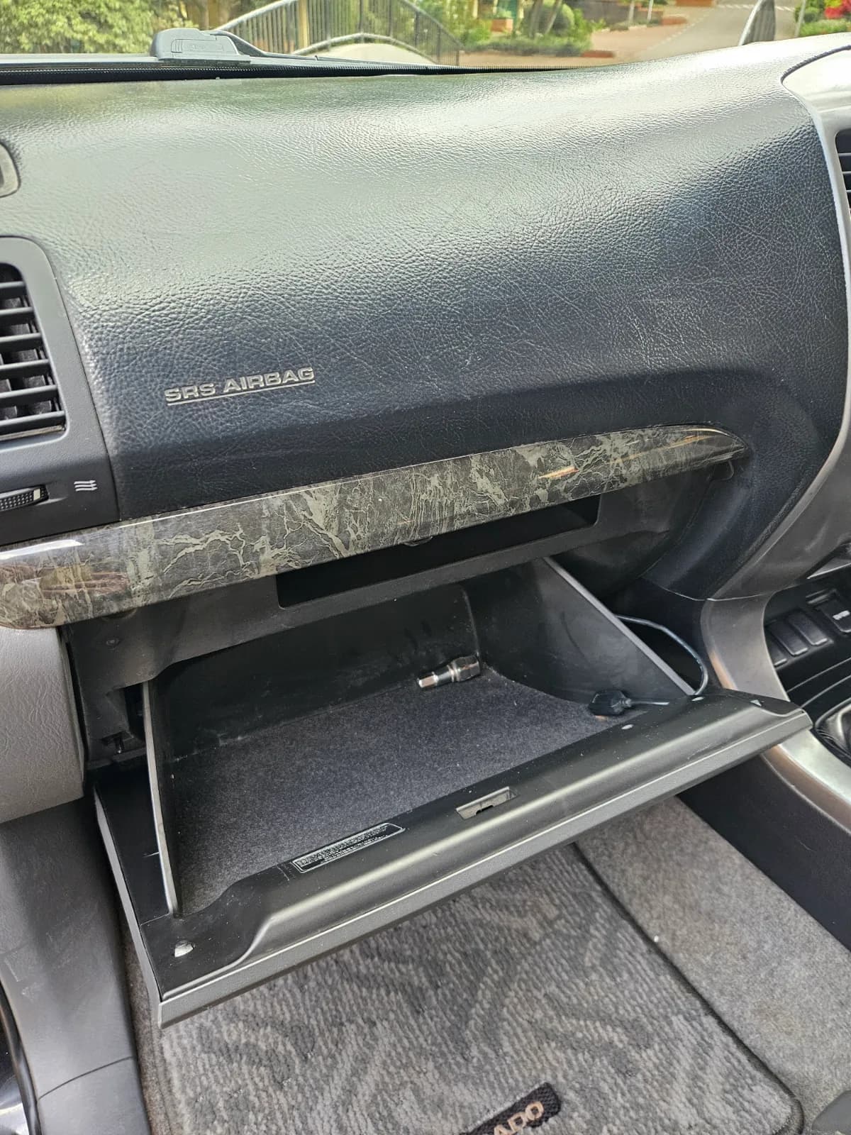 Glove compartment and special nut.webp