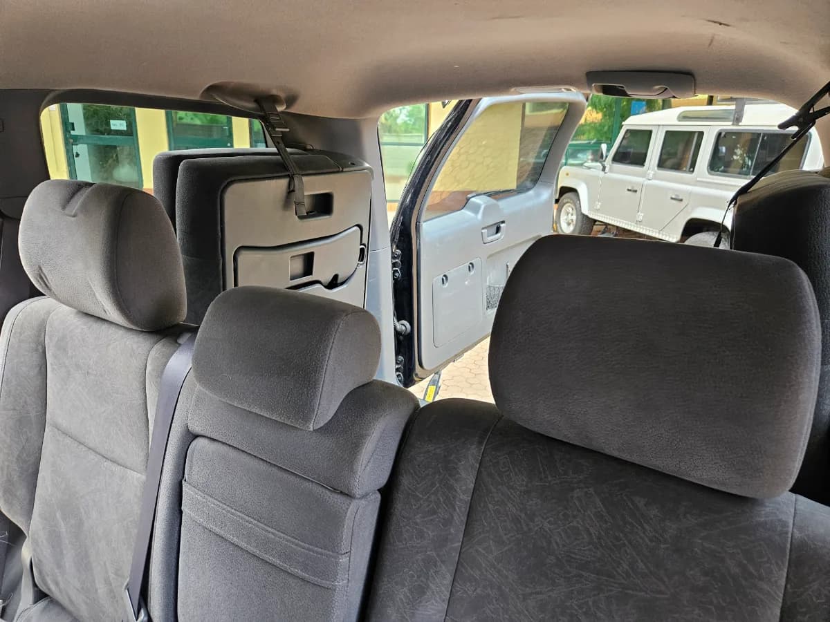 Back seats_rear facing_01.webp